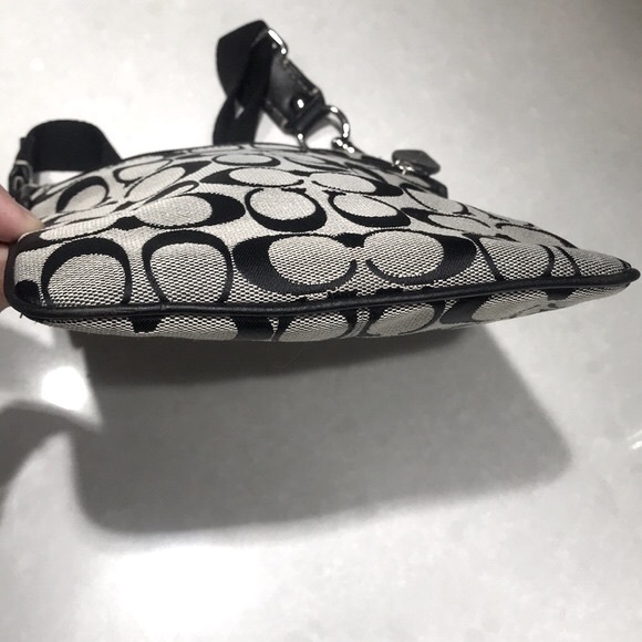 COACH PENELOPE SIGNATURE SWINGPACK Black⭐️⭐️⭐️⭐️ - Picture 9 of 9